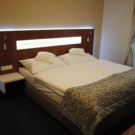 Hotel Zámeček Petrovice - free wellness 3h Petrovice u Karviné Habitación foto