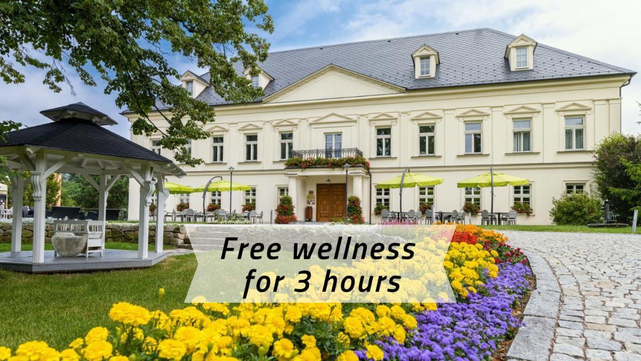 Hotel Zámeček Petrovice - free wellness 3h Petrovice u Karviné Exterior foto
