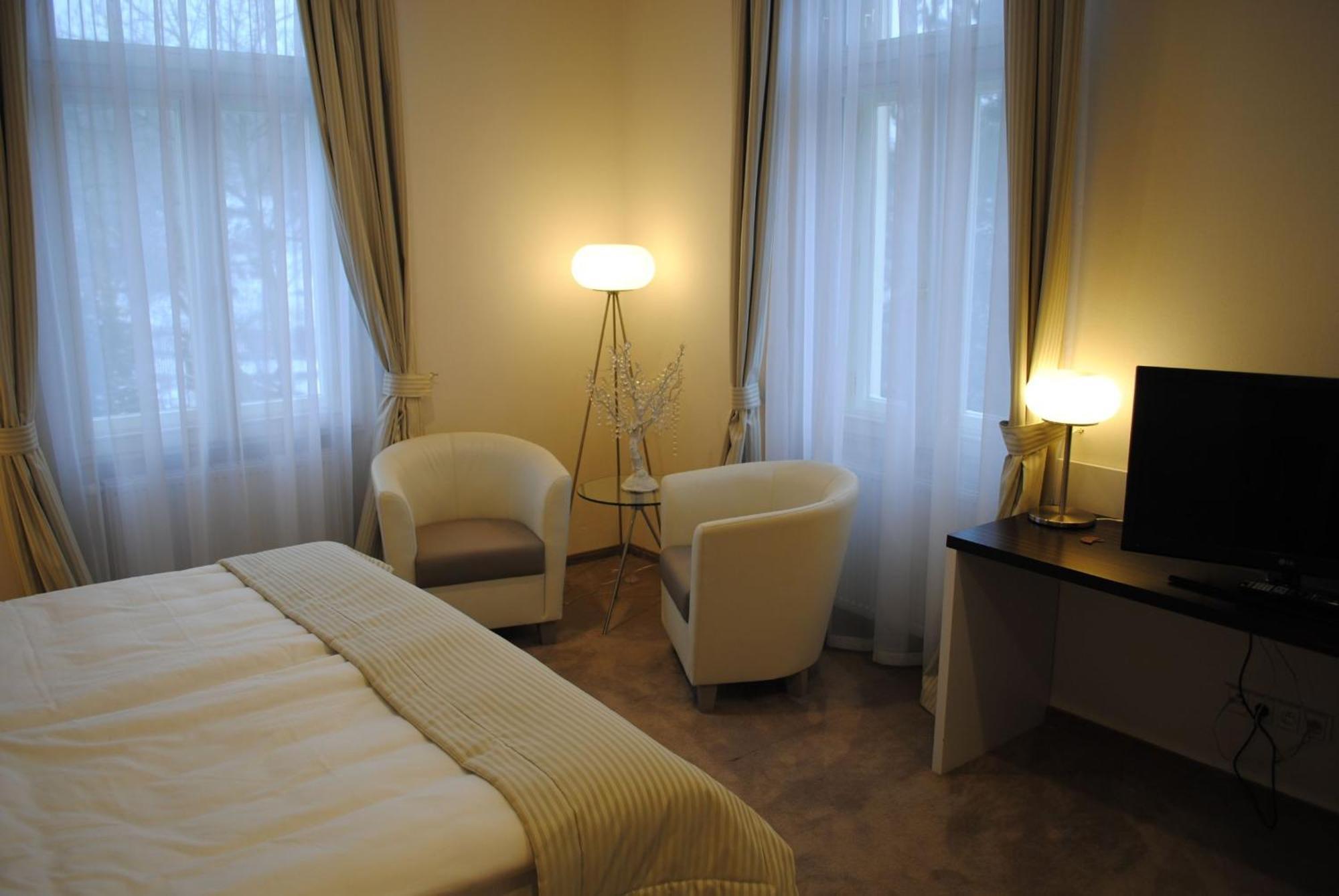 Hotel Zámeček Petrovice - free wellness 3h Petrovice u Karviné Habitación foto