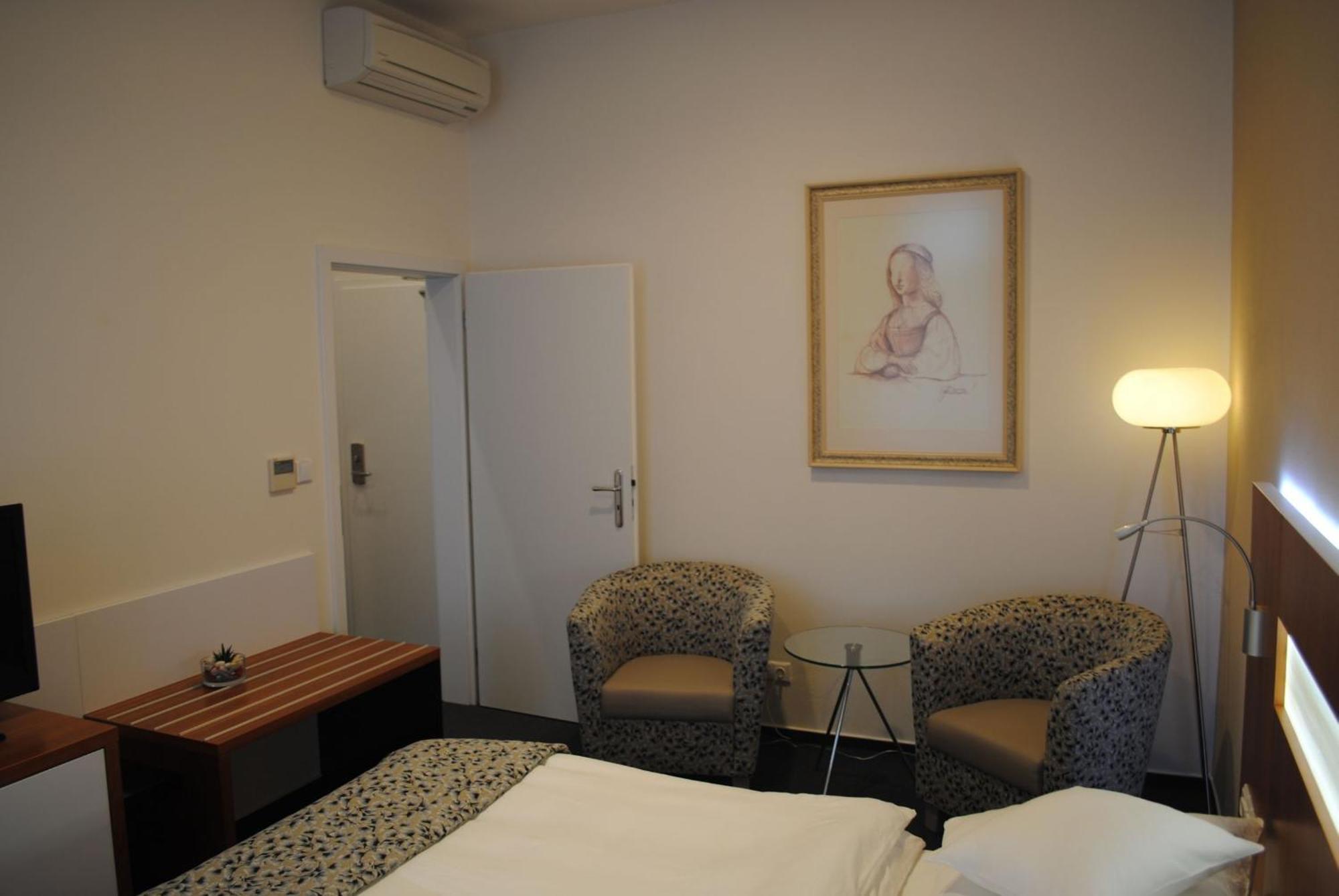 Hotel Zámeček Petrovice - free wellness 3h Petrovice u Karviné Habitación foto