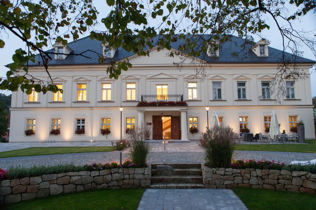 Hotel Zámeček Petrovice - free wellness 3h Petrovice u Karviné Exterior foto